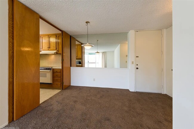 Building Photo - 633