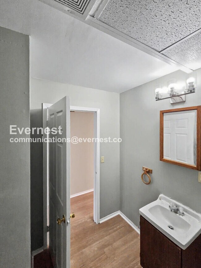 Photo - 187 Glenn St