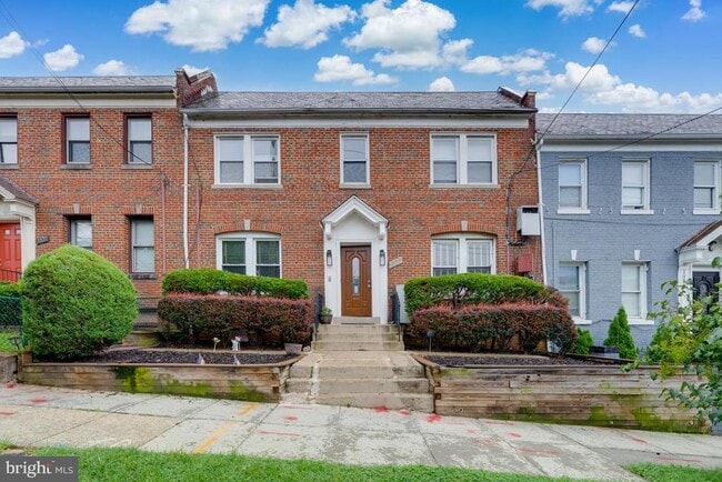 Building Photo - 1333 Adams St NE Unit 2