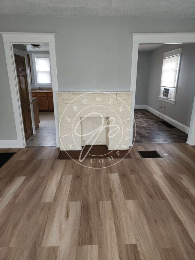 Photo - 2 story 3 bed with updates! Move in and ca...