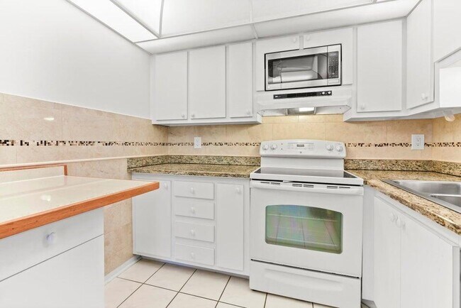 Photo - 345 W Laurel Dr Unit 2m