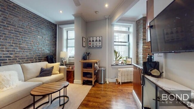 Building Photo - 432 E 13th St Unit 15 Rental