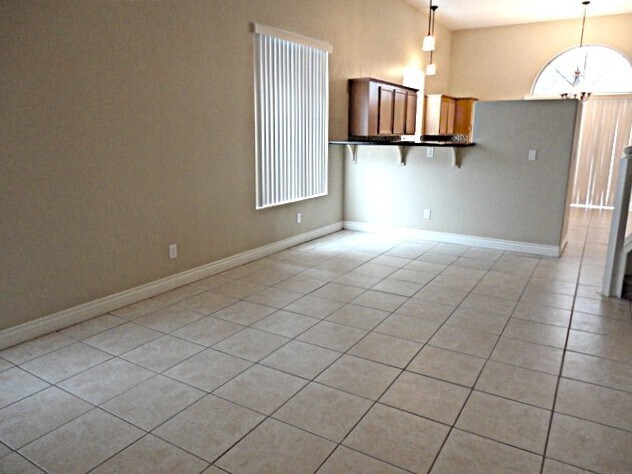 Photo - 203 Mariposa Way