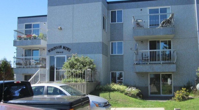Building Photo - Robinson Mews