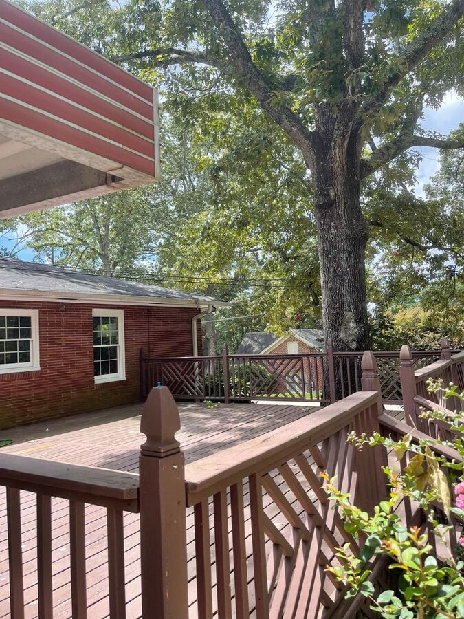 Photo - 690 Ridgewood Ave