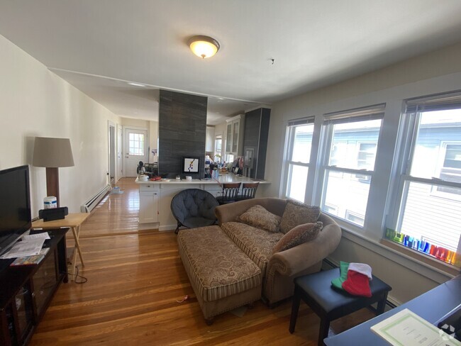 Building Photo - 236 Cedar St Unit 3 Rental