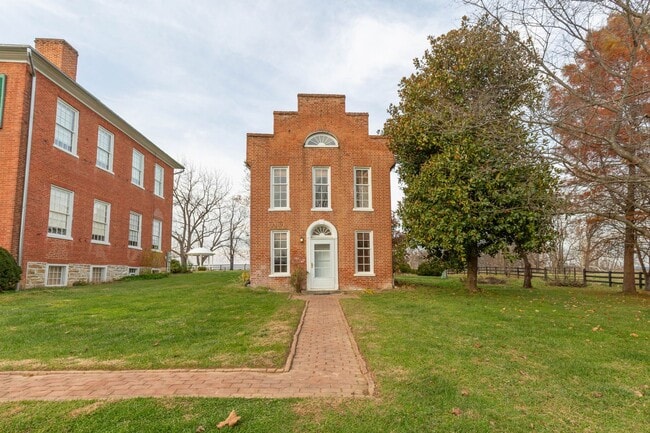 Building Photo - 562 Smithfield Ln