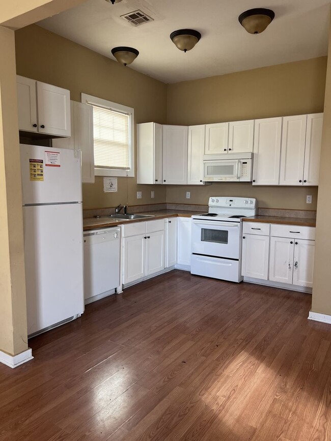 Photo - Cute pet friendly 2 bedroom single family ...