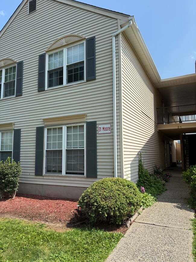 Building Photo - 31 Moore Ln Unit 11