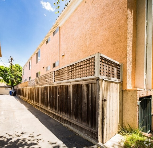 Building Photo - 2642 S. Sepulveda Blvd. Rental