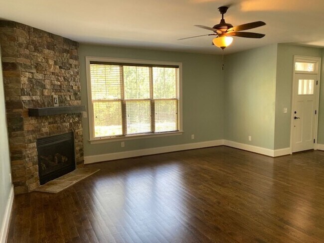 Photo - 1352 Legendary Ln