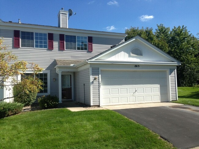 Building Photo - Updated 2 Br / 2 Ba End Unit TH w/ 2-Car G... Rental