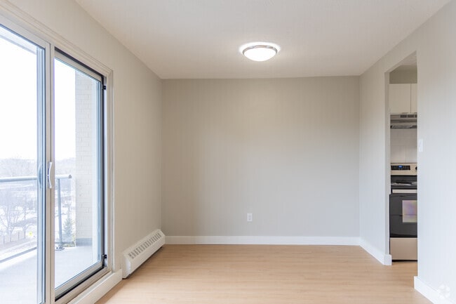 1BR, 1BA - 638SF - Dining Room
