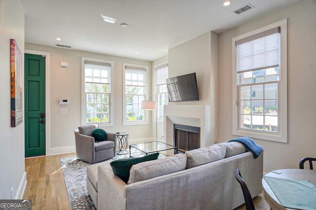 Photo - 295 Kelmscott Ln