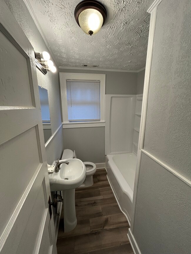 Photo - 7 Roseway Cir NE