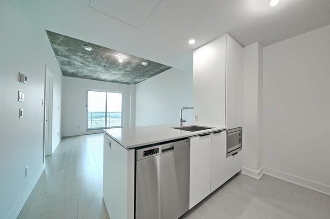 Photo - 60 Pl De L'éclipse Unit 1805