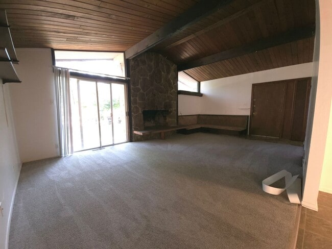 Photo - 3 Bedroom Apartment on West Side Of The Hill Unit C