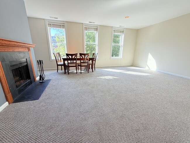 Building Photo - 1331 Vermont Ave NW Unit 2-C Rental