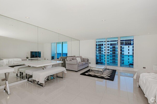 Building Photo - 2301 Collins Ave Rental