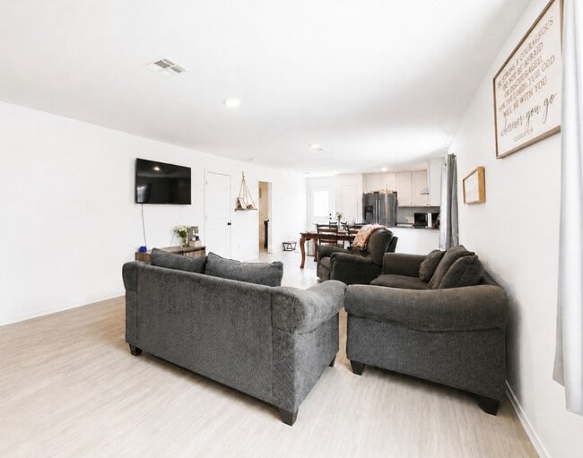 Photo - 9209 Luciano Pl