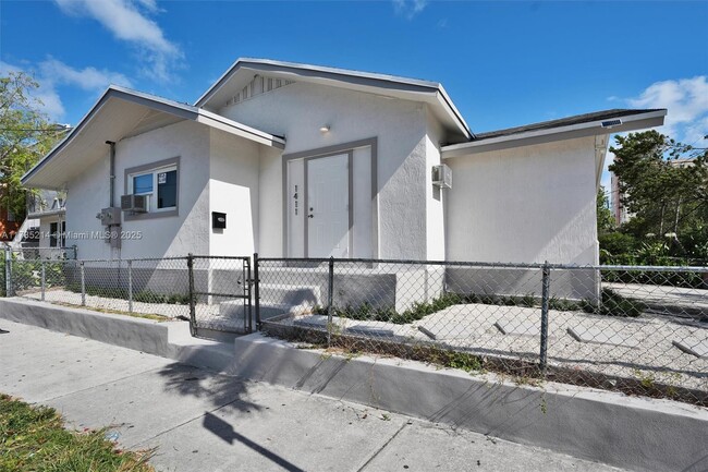 Photo - 1411 SW 3rd St Apartment Unit 1