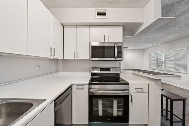 Photo - 1400 NE 54th St Unidad 208