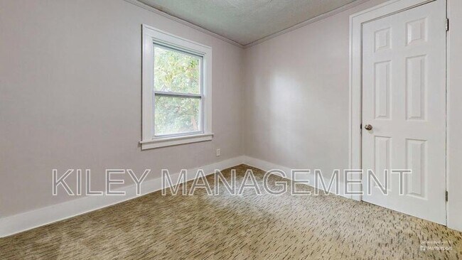 Photo - 764 Spencer St