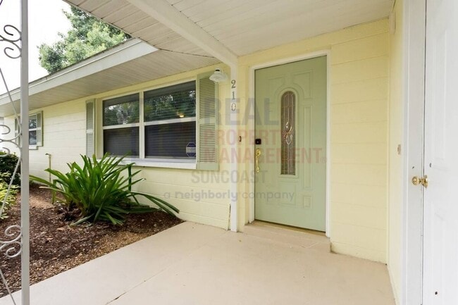 Photo - 210 57th St W