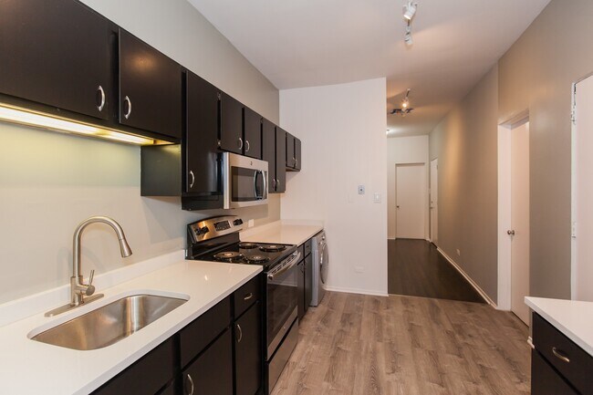 Photo - 727 W Cornelia Ave Unit 729 3