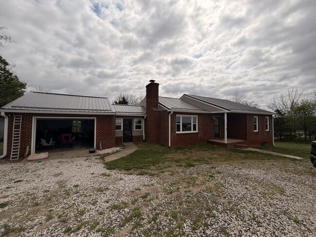 Photo - 682 Tower Hill Rd