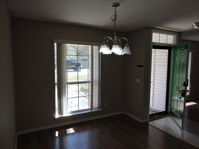 Photo - 328 Riverchase Blvd