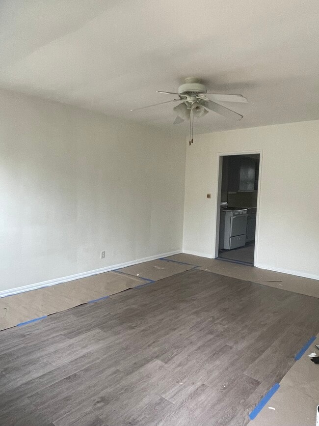 Photo - 14315 Burbank Blvd Unit Half