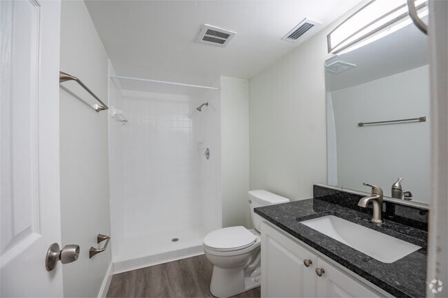 2BR, 2BA - 1,050SF - Primary Bathroom