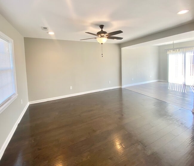 Photo - 102 Petworth Dr