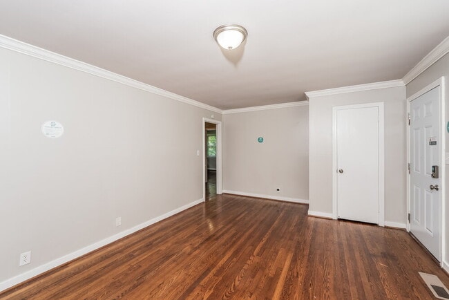 Photo - 828 5 Mile Rd