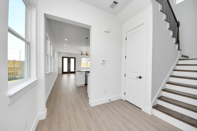 Photo - 4129 E Toliver St