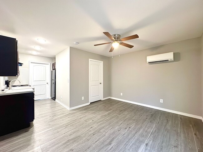 Photo - 1 Bedroom/1 Bathroom Triplex Unit in South...