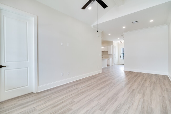 Photo - 108 Pilsbury Ln