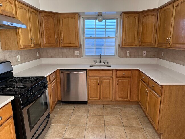 Kitchen - 555 Livingston St