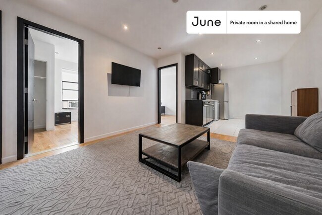 Room in Shared 6 bed/2 bath home in Central Harlem