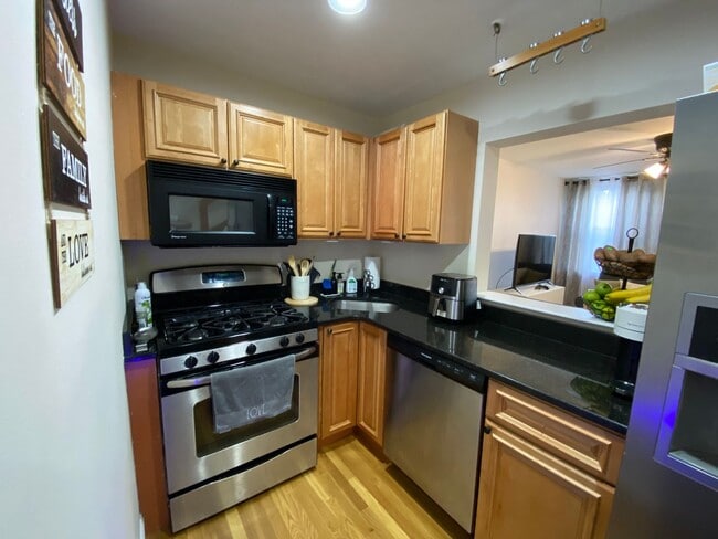 Photo - South Boston 2bed / 1bath with laundry in unit.