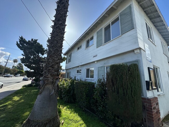 Building Photo - 2bd/1ba in Sherman Oaks w/ parking, washer/dryer in Unit 14410 #1