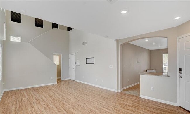 8008 Dardanelle Valley St