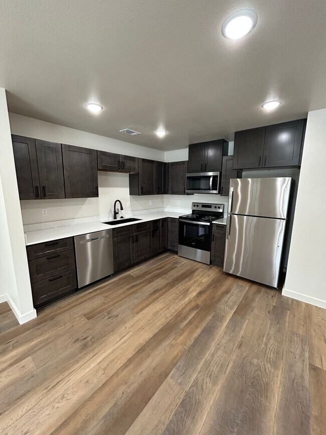 Photo - 707 W 12th St Unidad A