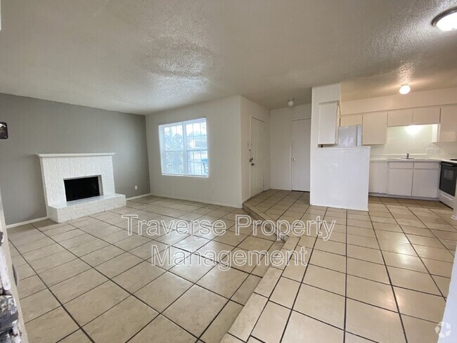 Building Photo - 6812 Trail Lake Dr Unit #A Rental