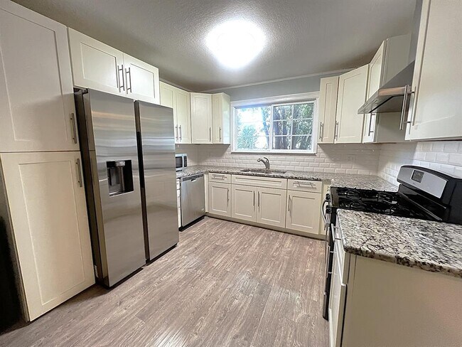 Photo - 3503 Walleye Way