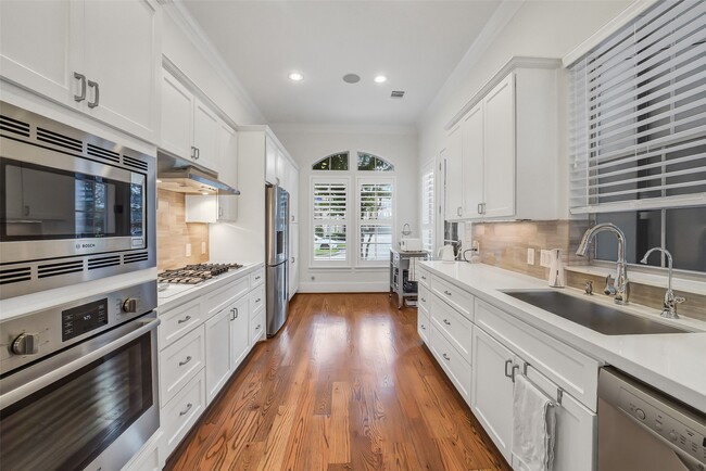 Building Photo - 1110 Lake Pointe Pkwy