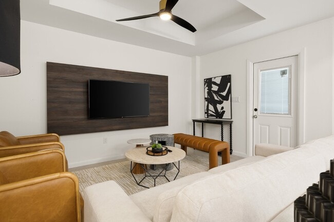 Photo - 211 N 8th St