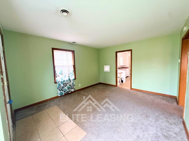 Photo - 1 Bedroom Duplex Near Washburn University!
