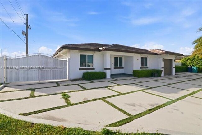 Photo - 18366 SW 139th Ct